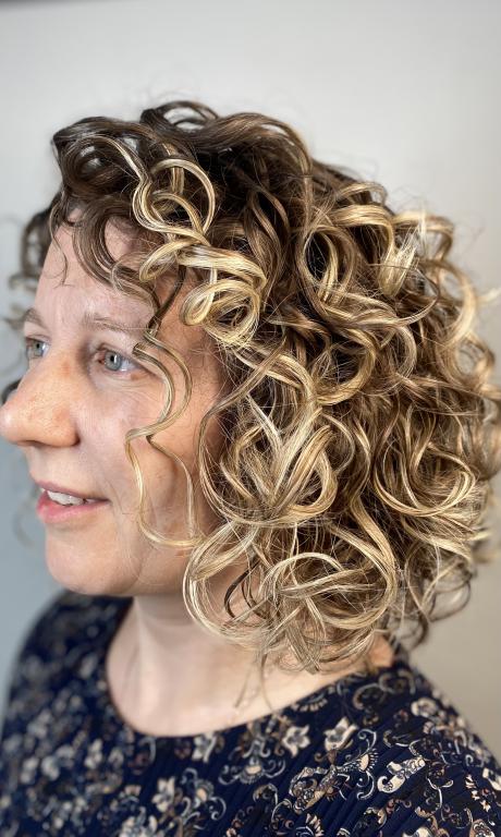 colore capelli ricci biondi, ricci biondi