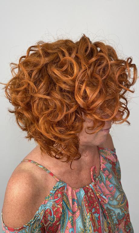 capelli ricci rossi colore