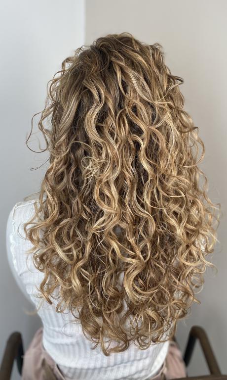 colore capelli ricci biondi, ricci biondi